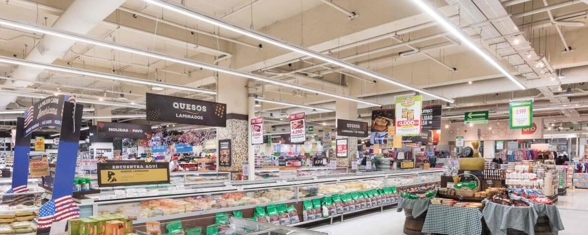Tubos LED en supermercado