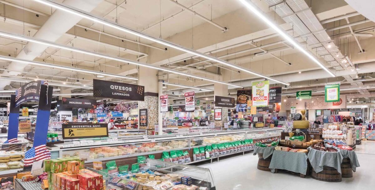Tubos LED en supermercado